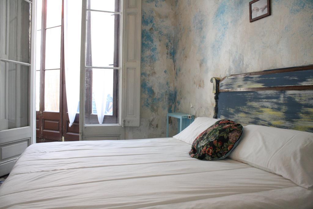 Bed & Art Barcelona Hostel Exterior photo